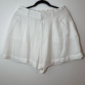 BB Dakota Elegant Cream Skorts